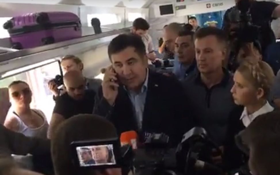 Михеил Саакашвили в поезде Интерсити Перемышль-Львов-Киев&nbsp; (Фото:  Фото: Егор Фирсов )