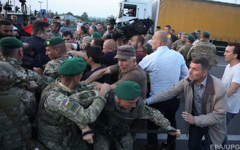 В ПП Шегини для оформления документов прибыли 14 участников прорыва границы с Саакашвили