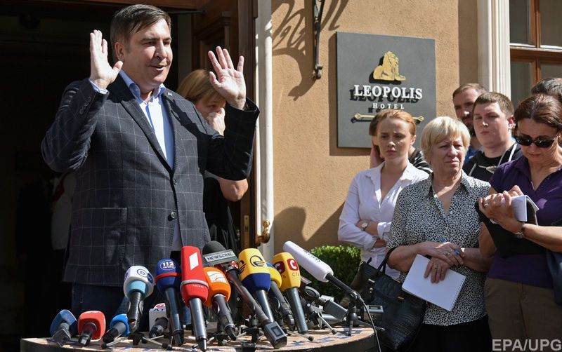 Саакашвили утверждает, что его паспорт находится у Порошенко