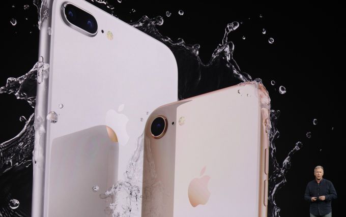 Apple представила iPhone 8 и iPhone 8 Plus (Фото: Фото: techcrunch.com)