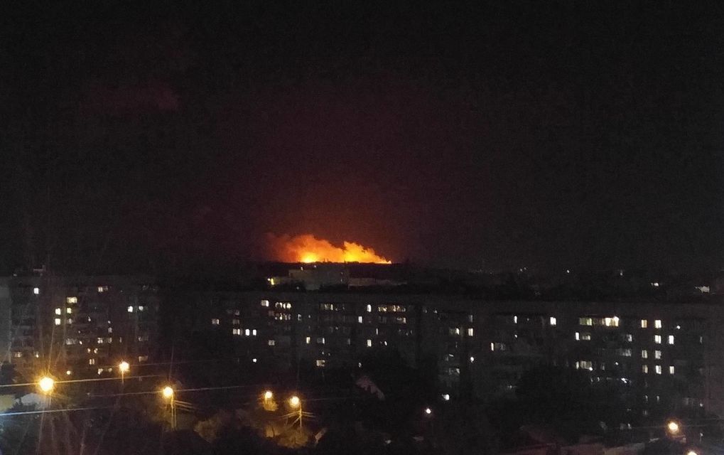Локализовать огонь уже невозможно (Фото: Фото: Юрий Бутусов via Facebook )