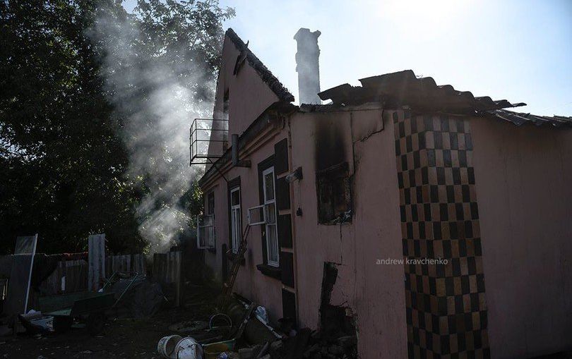 Пожар и взрывы боеприпасов в Калиновке привели к разрушениям в населенном пункте (Фото:  Фото: Андрей Кравченко via Facebook )