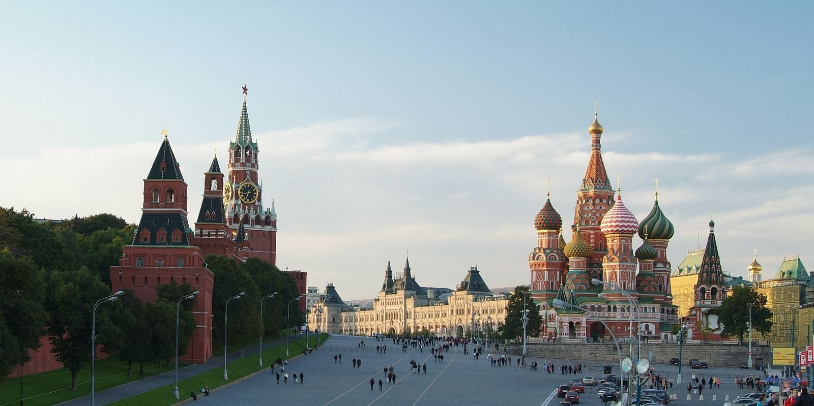 "Вы общаетесь со своими знакомыми из России?" - фото
