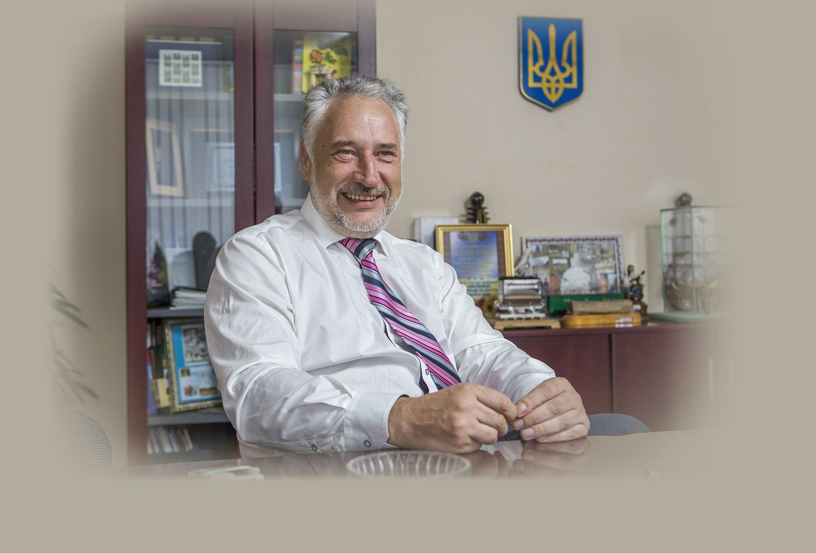 Між миром і війною - фото