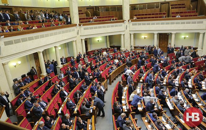 19 октября депутаты будут голосовать только за то, направлять каждый из законопроектов на экспертизу в КСУ