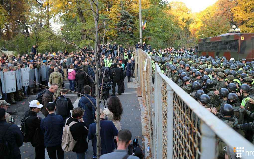 На участников инцидента составят протоколы и отпустят (Фото: Фото: Богдан Кутепов / Громадське)