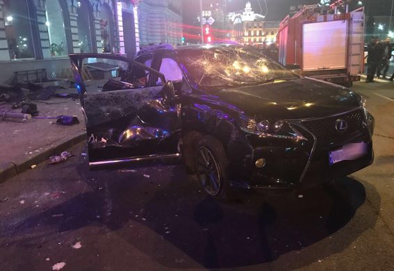 Lexus, который наехал на пешеходов в Харькове, двигался на запрещенный сигнал светофора (Фото: Фото: Полиция Харьковской области)