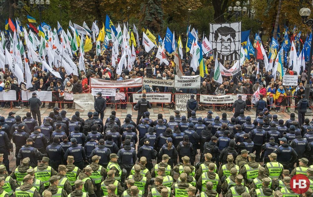 В акции приняли участие около 4,5 тысячи человек, в основном - активистов разных политсил, правопорядок охраняло около 3,5 тысяч полицейских и бойцов Нацгвардии (Фото: Фото: Наталья Кравчук / НВ)