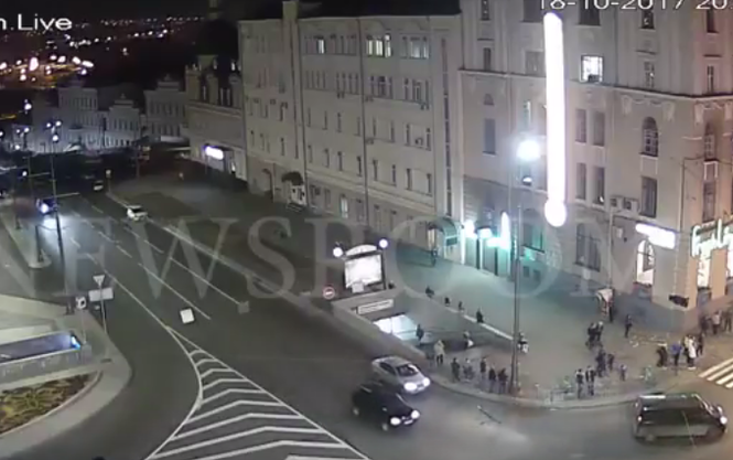 Появилось видео с камер видеонаблюдения момента столкновения автомобилей в Харькове