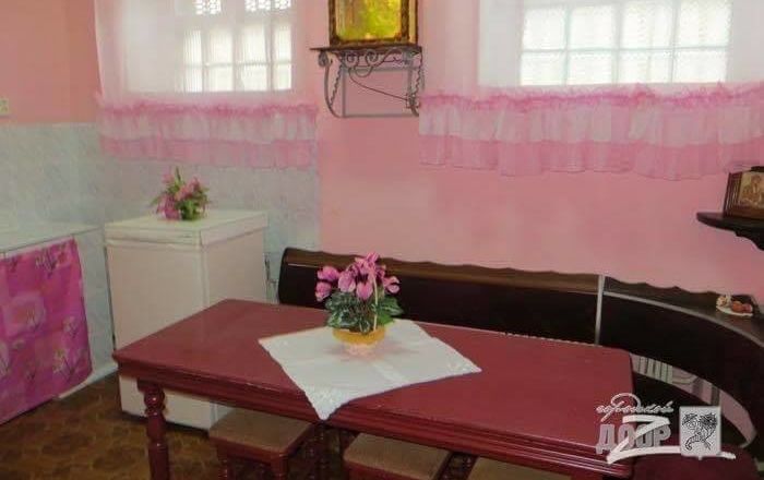 Зайцеву поместили в камеру на 10 человек. У них отдельный санузел и телевизор (Фото: Фото: Городской дозор)