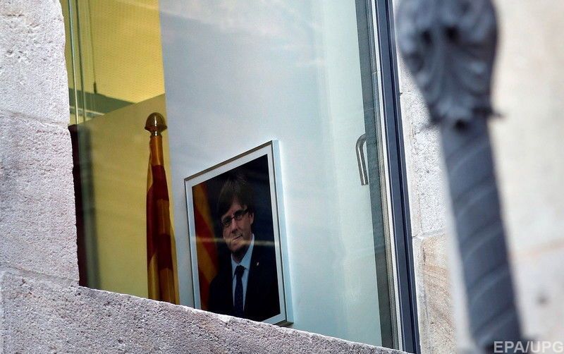 Региональная полиция Mossos d'Esquadra выполнила соответствующий приказ из Мадрида