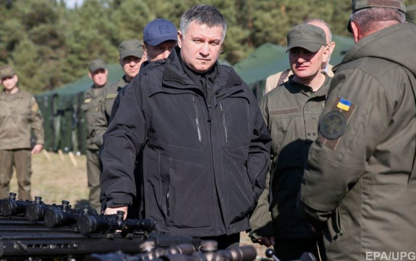 Аваков закликав не змішувати 