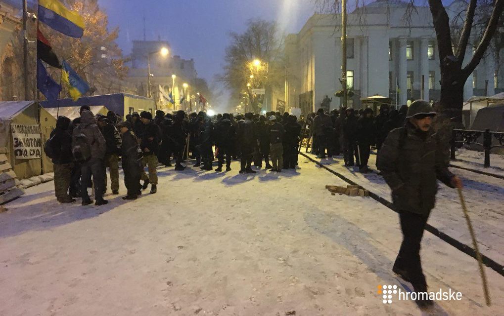 Число пострадавших в результате столкновений в палаточном городке возросло (Фото:  )