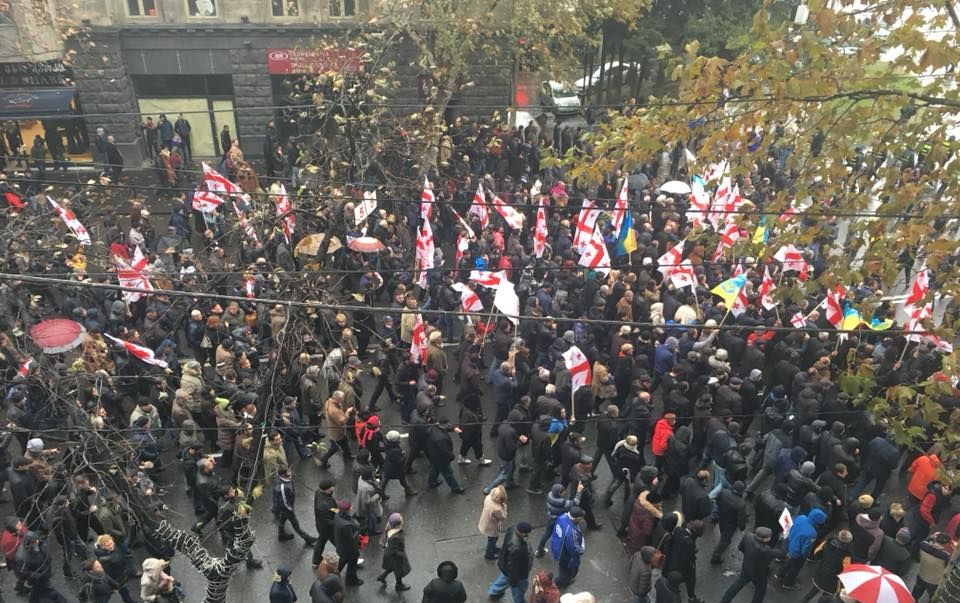 В Тбилиси состоялось шествие оппозиционной партии Единое национальное движение (Фото: Фото: ლიბერალი / Liberali via Facebook)