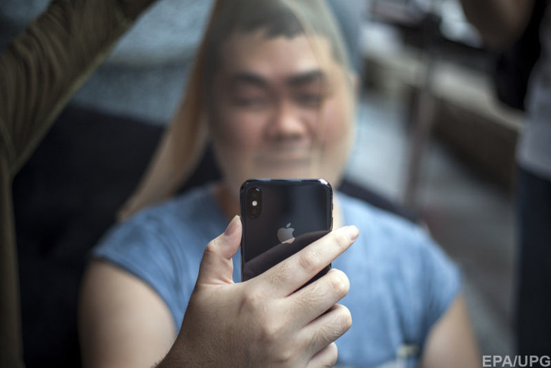 Конкуренты Apple называли сканирование лица для разблокировки iPhone X неудобным и медленным, но тут же бросились разрабатывать подобные решения