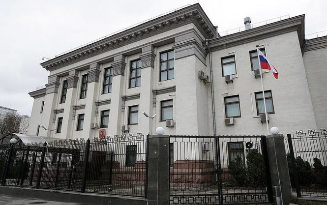 18 марта полиция будет охранять дипломатические здания РФ в четырех городах Украины
