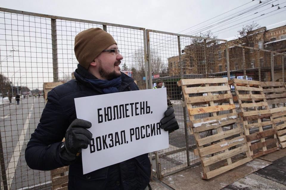  В туалетных кабинках обустроили 