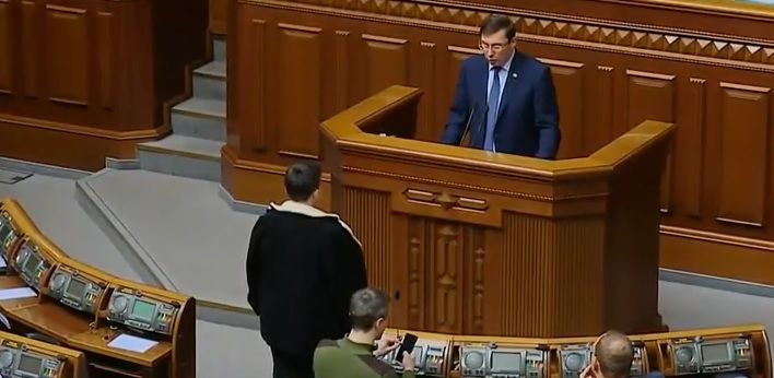 Савченко арестовали сразу после выступления Луценко и голосования Рады