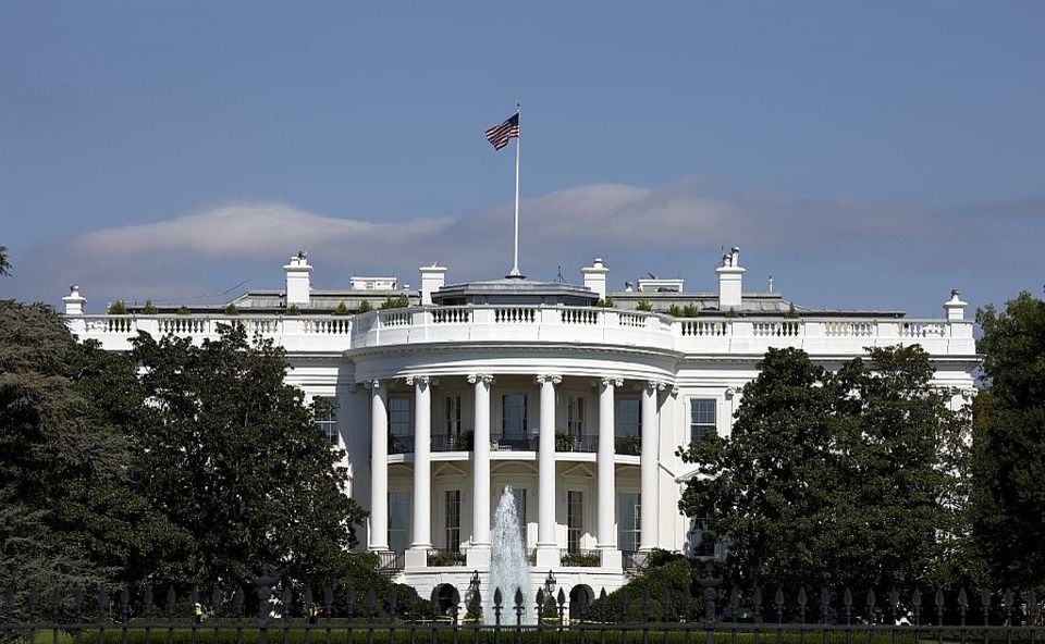 Власти США предвидели решение Москвы о высылке 60 американских дипломатов, заявили в Белом доме
