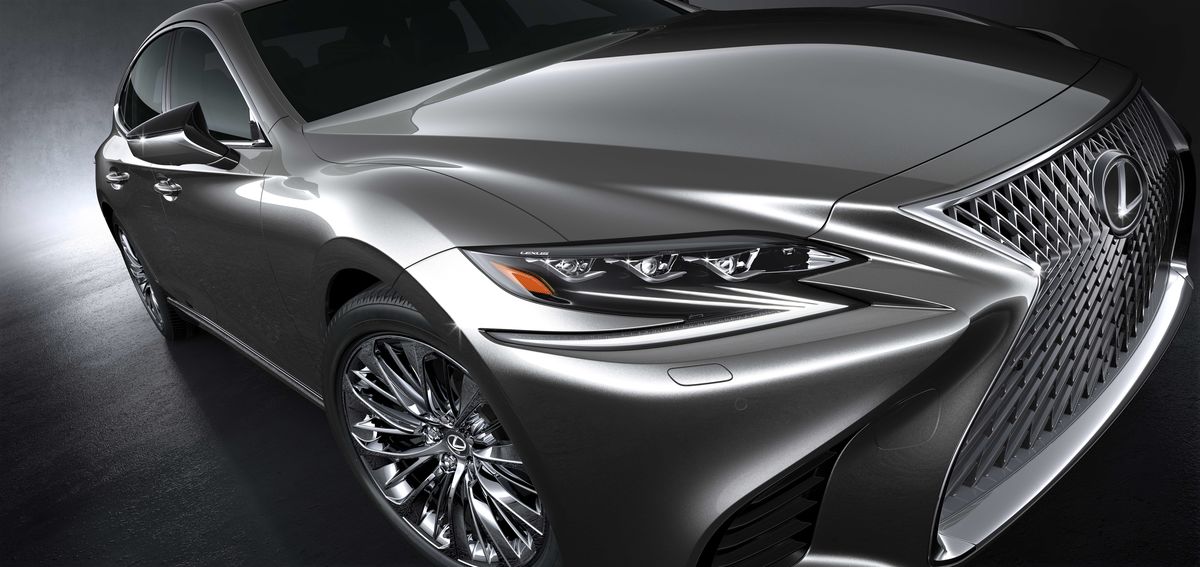  Каждая деталь флагманского седана LEXUS LS подчеркивает его безупречность и принадлежность к высшей лиги 