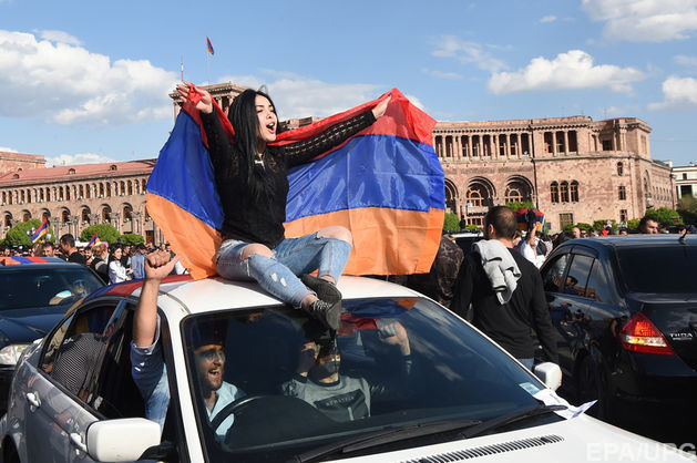 Протесты в Армении привели к политическому кризису