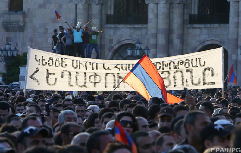 В Ереване возобновились протесты