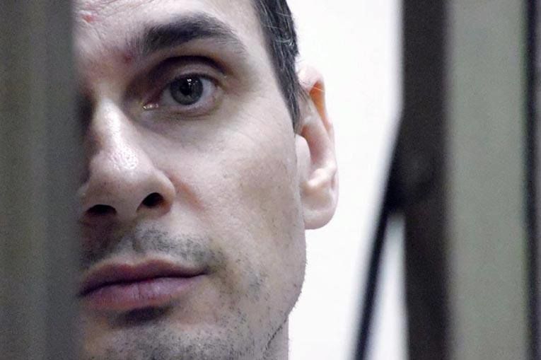 Олег Сенцов заявив, що готовий померти, якщо вимоги не будуть виконані (Фото: Будь у курсі - Портал новин / facebook)