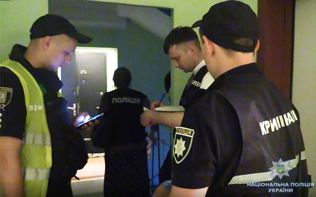  Для проведения дополнительного осмотра места преступления привлечены две следственно-оперативные группы 
