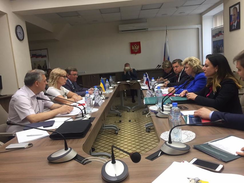 Український омбудсмен Людмила Денисова під час зустрічі з російським омбудсменом Тетяною Москальковою (Фото: Фото: Людмила Денісова via Facebook)