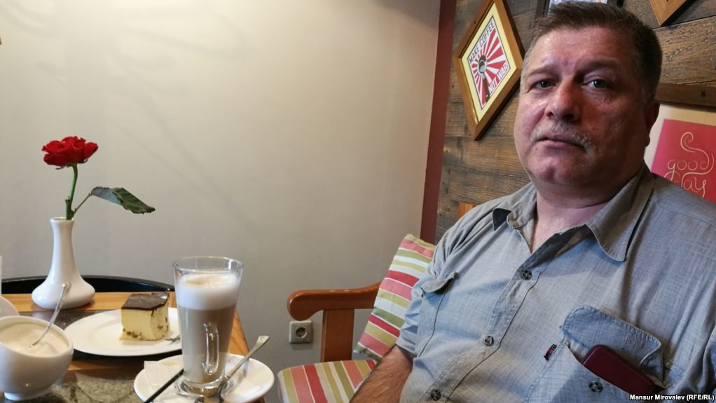 По словам Николая Юрченко, нападавшие начали бить ромов и колоть их ножами 