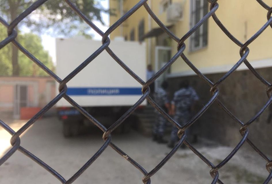 Формально обыски в домах оформлены под осмотр помещения (Фото: crimeansolidarity / facebook)