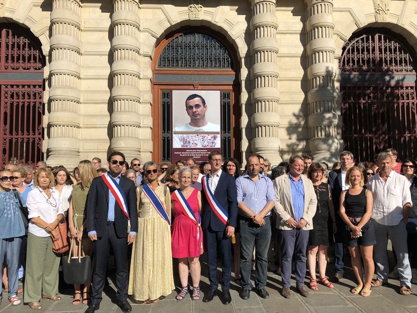  В Париже призвали освободить Олега Сенцова  (Фото:  Фото: Anne Hidalgo via Twitter)