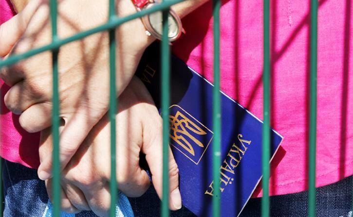 Торгівці людьми часто діють як фірми-посередники з працевлаштування за кордоном (Фото: vestipcc / facebook)
