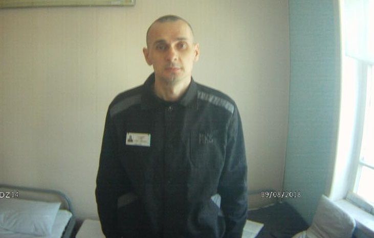 Последние обнародованные фото Олега Сенцова украинскому омбудсмену Людмиле Денисовой прислали 9 августа (Фото: Фото: Людмила Денісова via Facebook)