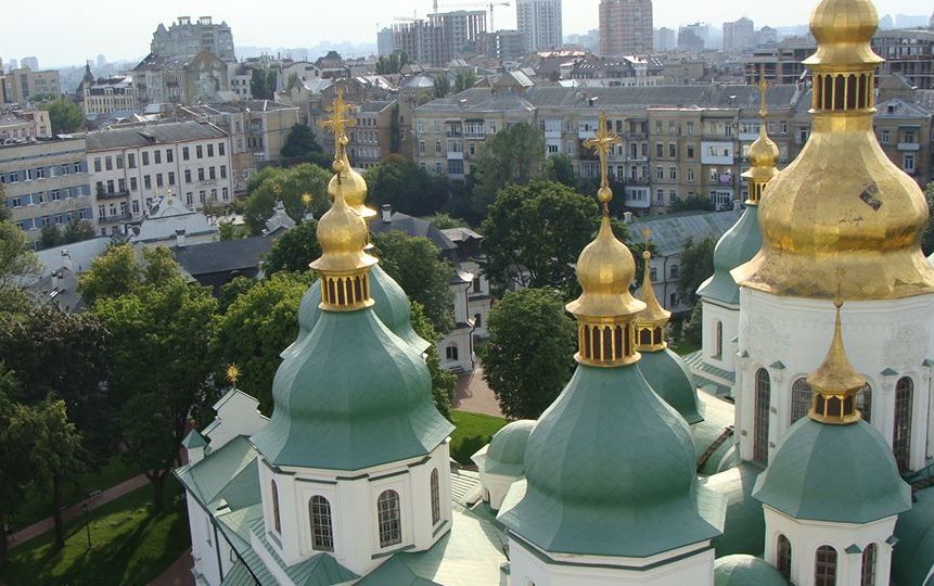 Количество сторонников создания единой поместной церкви выросло на 4% за три месяца