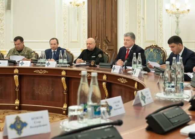Порошенко заявил о необходимости создания международной комиссии на заседании СНБО