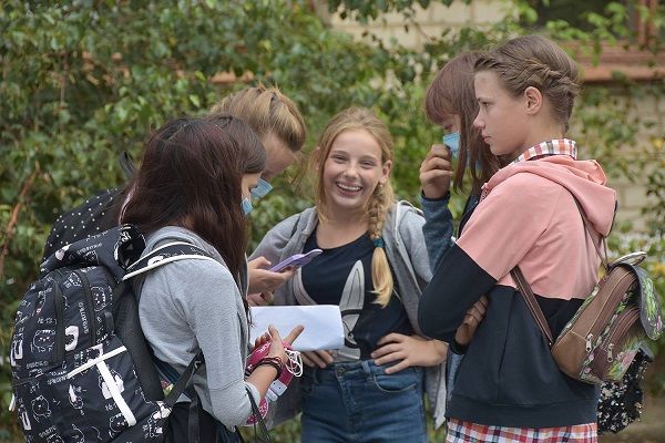 По данным СМИ, из пострадавших от выбросов Крымского титана районов вывезут почти 2 тысячи детей