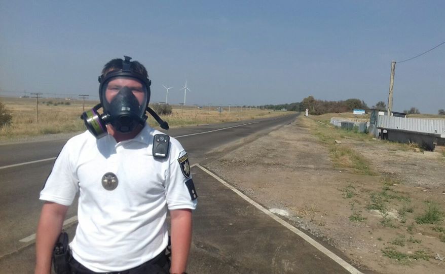 Прикордонники КПВВ Каланчак носять спеціальні засоби захисту