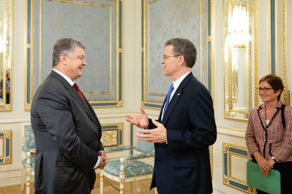  Петр Порошенко встретился с послом США Сэмюэлем Браунбэком 