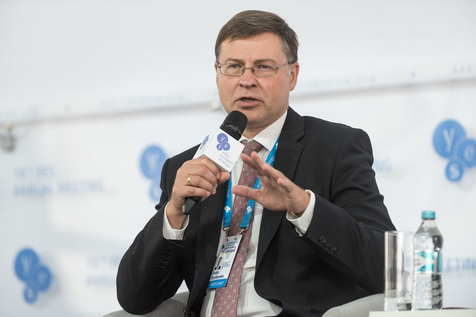  Валдис Домбровскис 