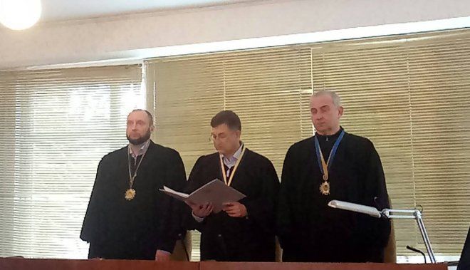  Віктор Попрас (в центрі) 