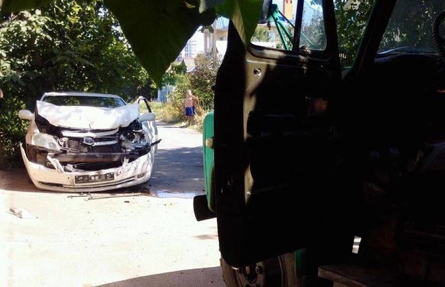 Грузовик ГАЗ пытался протаранить автомобиль одесского журналиста-расследователя Григория Козьмы (Фото: Фото Михаил Кузаконь via Facebook)