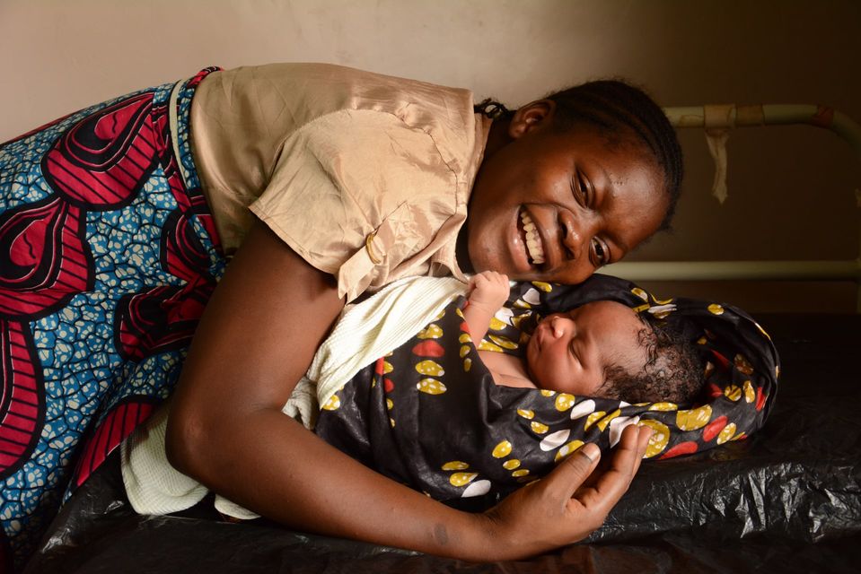 Жінка на ім'я Сара зі столиці Малаві Лілонгве зі своїм сином  (Фото: Фото: Unicef ​​/ Chikondi)