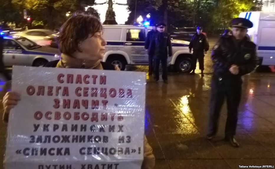 Участники одиночных пикетов сменяли друг друга