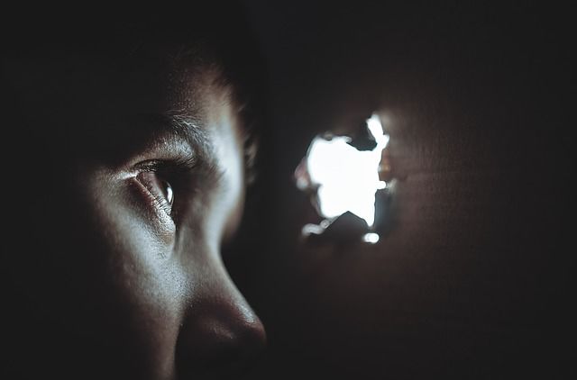 Психологи рекомендують батькам поважати дітей та проводити з ними більше часу  (Фото: Free-Photos / pixabay)
