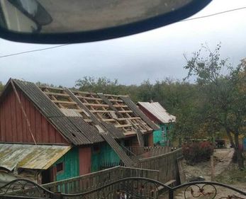 Снаряды разрушили дома в Ичне (Фото: Фото из соцсетей)
