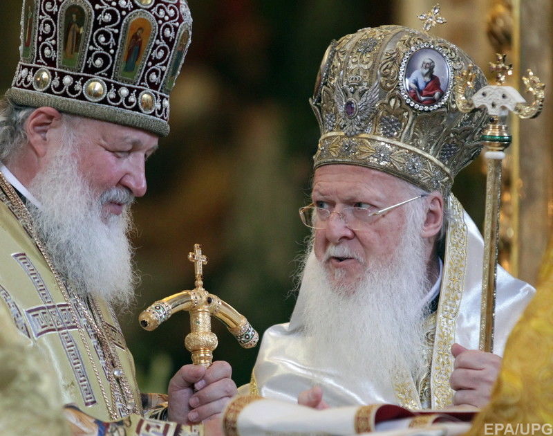 Патріарх РПЦ Кирило (ліворуч) і вселенський патріарх Варфоломій I (праворуч) 