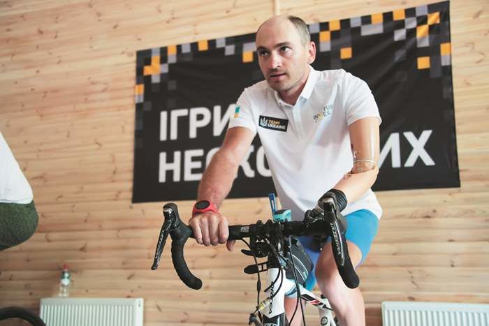 Олександр Зозуляк: Минулого року я проїхав на велосипеді 7 км за 12,35 хвилини, цього ту ж дистанцію - за 10,35 хвилини (Фото:  Фото: mil.gov.ua)