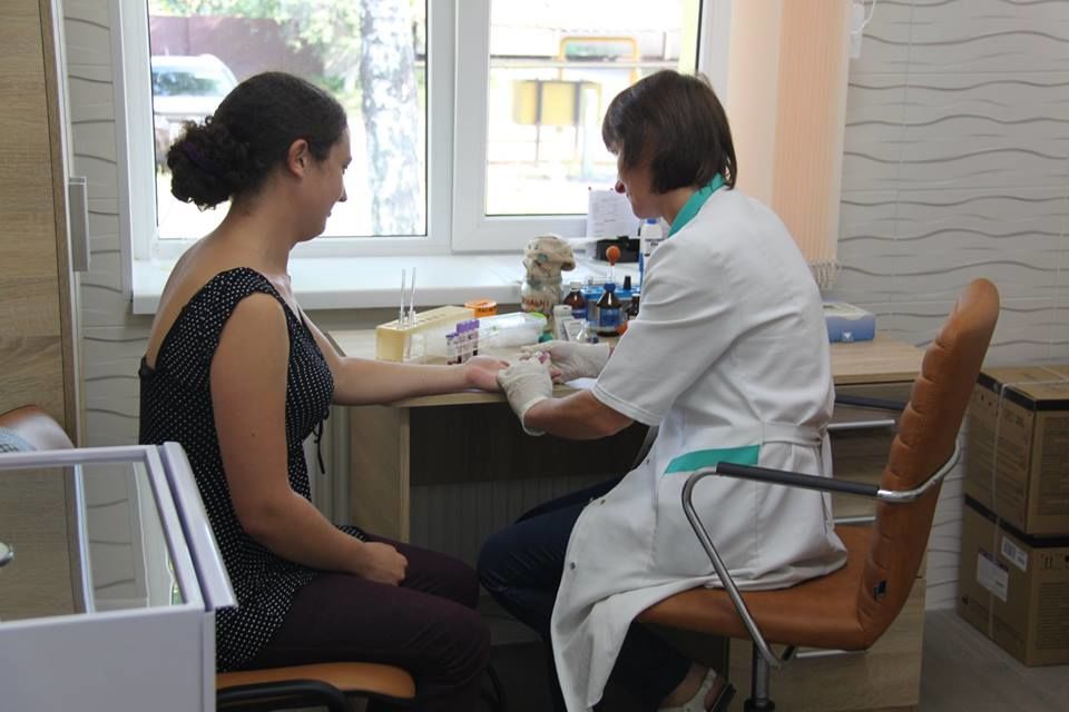 42% людей боялися ходити до своїх лікарів через великі фінансові витрати (Фото: Великосолтанівська-амбулаторія-загальної-практики-сімейної-медицини / facebook)