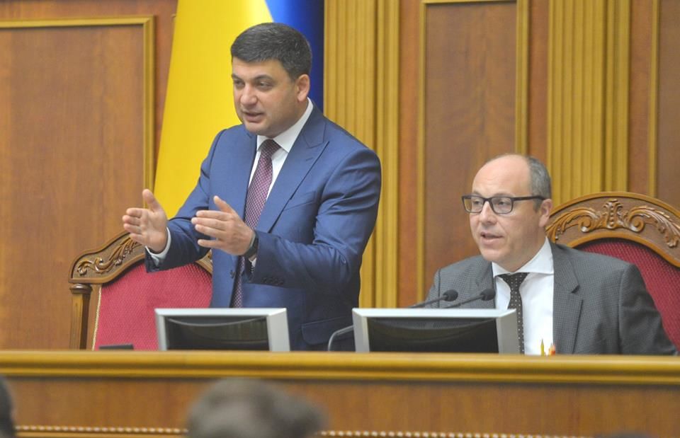 У залі був присутній прем'єр-міністр країни Гройсман і закликав депутатів внести усі правки до початку грудня (Фото: verkhovna.rada.ukraine / facebook)